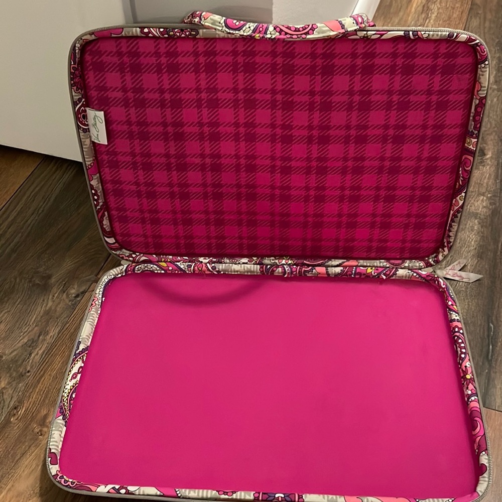 Vera Bradley laptop carrying case.